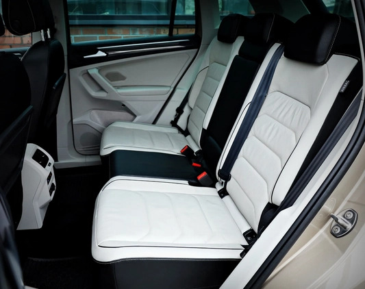 Volkswagen Tiguan cena 129900 przebieg: 54000, rok produkcji 2019 z Czarne małe 781